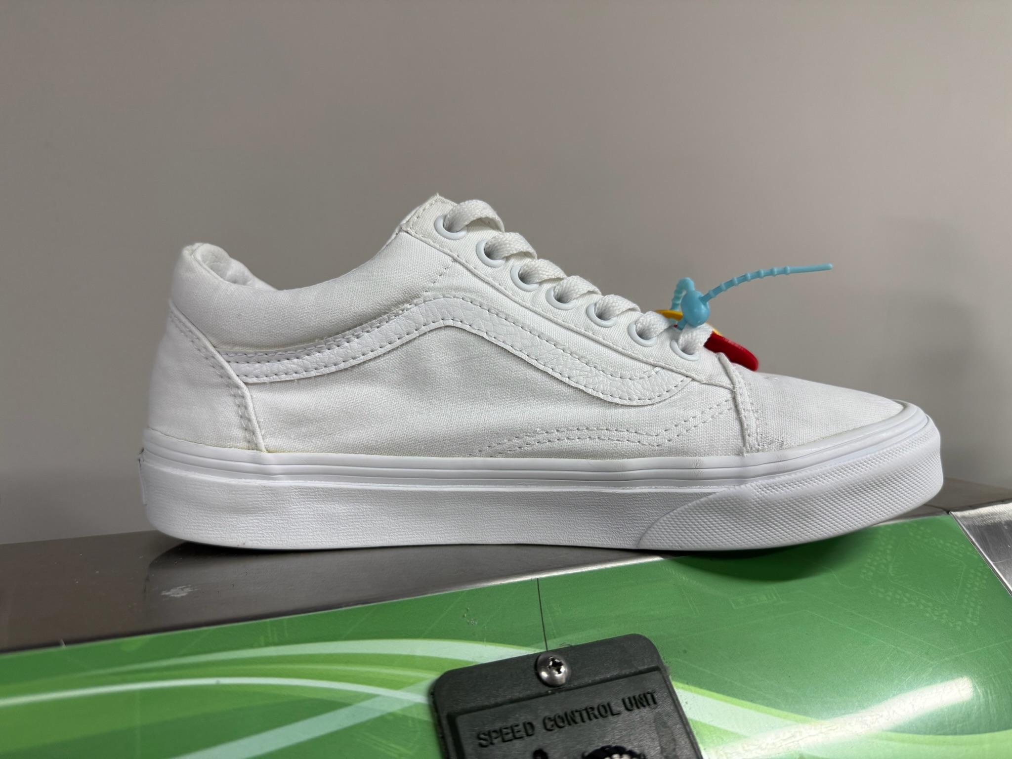 Vans blancos